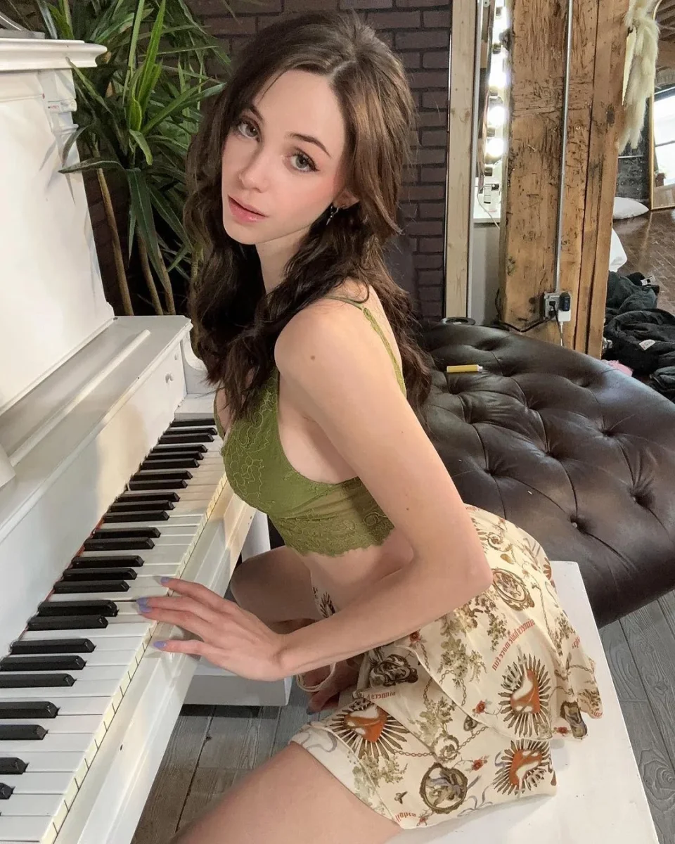 Eloise Lane profile photo 9