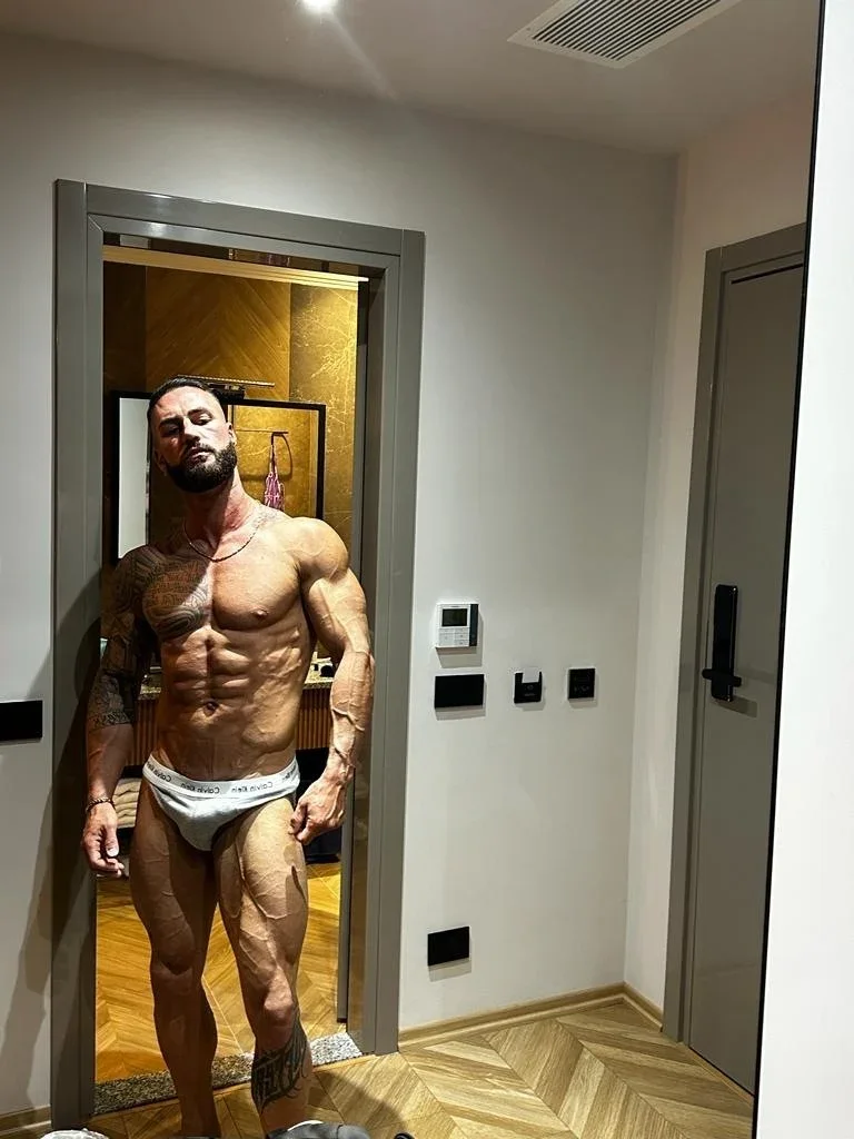 Rhys profile photo 24