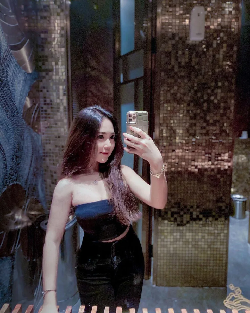 RACHEL VALE 🌙 profile photo 5